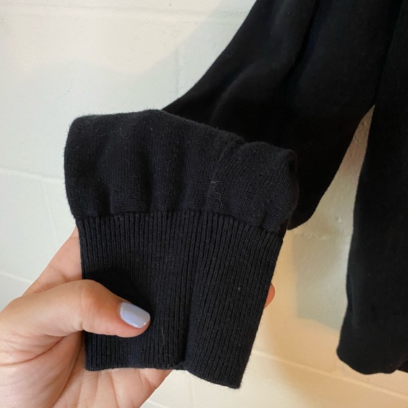 IZOD Men’s Sweater Size Medium V-Neck Pullover Black Long Sleeve - Picture 5 of 10